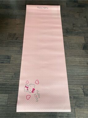 Hello Kitty Sanrio Reversible Exercise Yoga Mat Pink 24"W×68"L with Strap